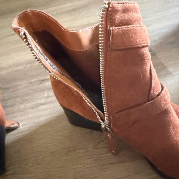 Stylish Tan Ankle Boots in Suede - Picture 6 of 7